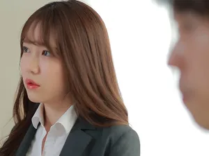 Chị gái Shen Nana xoa bóp cu cho thằng em