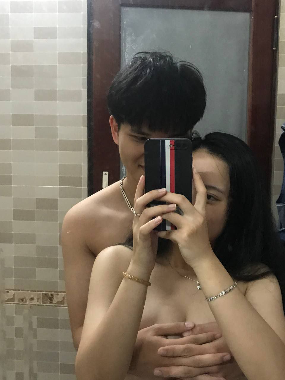 Đêm chơi hôn cô gái khỏa thân ngủ Xiaoyan h