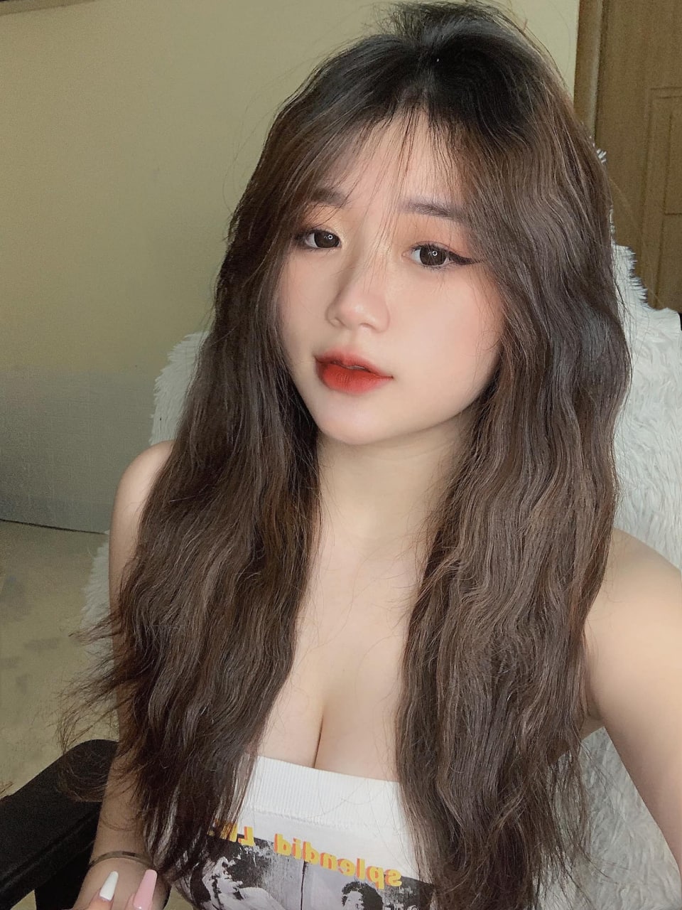 "Cô này tên Đỗ Bích Ngọc sn1990 quê Hạ Long Quảng Ninh hiện tại đang sinh sống và làm việc ở Hà Nội hiện đang nợ tôi một khoản tiền và Giờ cô ấy đã chặn hết mọi liên lạc với tôi và bùng tiền tôi, số tiền tuy không nhiều nhưng đó là những gì mà tôi đã cố gắng bao năm nay mà giờ cô ta lại đối xử với tôi nv, giờ tôi sẽ cho mọi thứ ra cho mọi người thấy bộ mặt của cô ta là Thạc Sĩ tâm lý học"