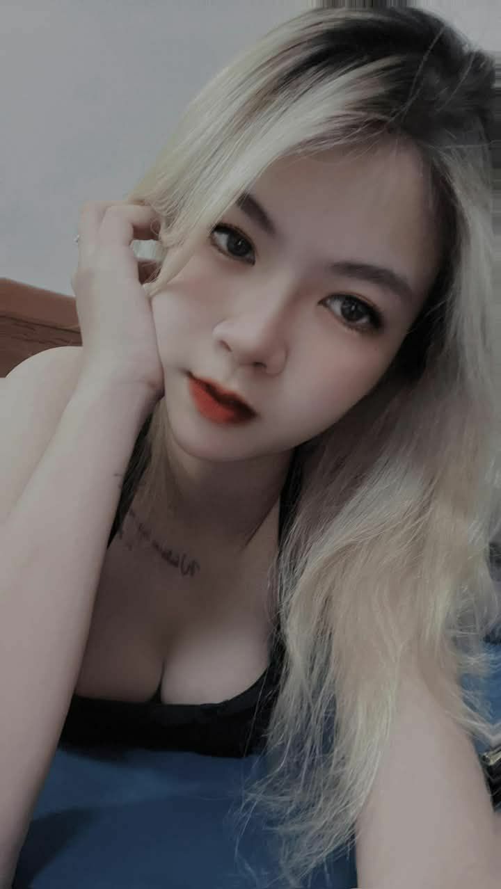 Tình cờ thấy quản lý nữ trên dịch vụ gái gọi, thanh niên đặt thử nào ngờ gặp thật